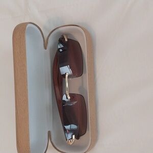 Unisex Buffs sunglasses with grain hardshell case